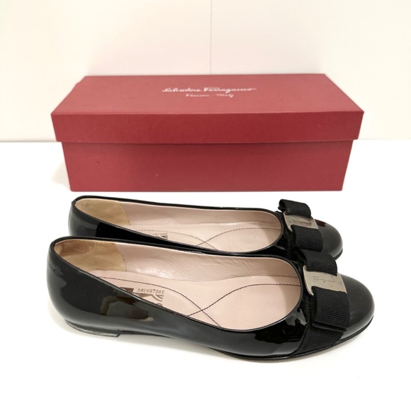 Salvatore Ferragamo Black Patent Leather Flat Size 5 - Picture 3 of 7